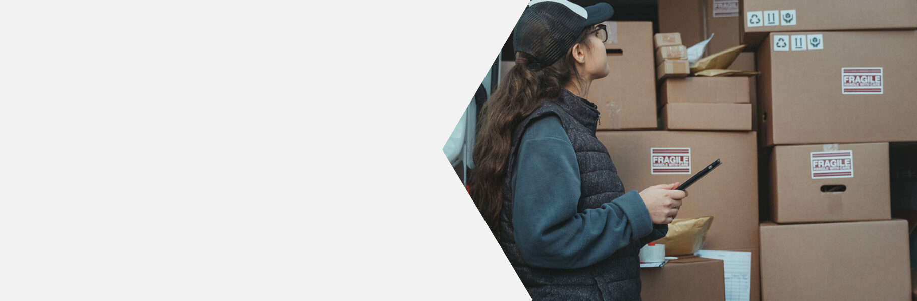 Small Business Guide to Choosing an Overnight Courier Service